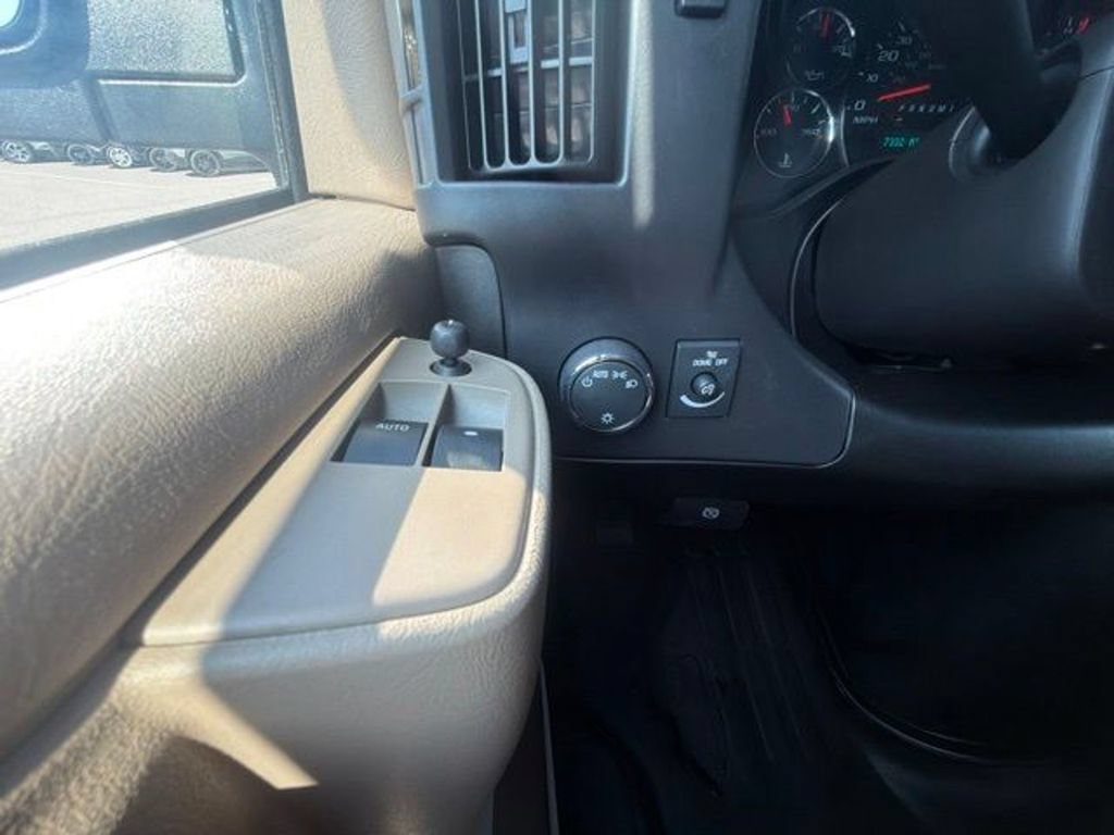 Certified 2025 Chevrolet Express 2500 RWD image 16