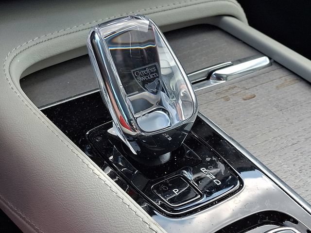 Used 2025 Volvo XC90 B6 Ultra AWD/4WD image 15
