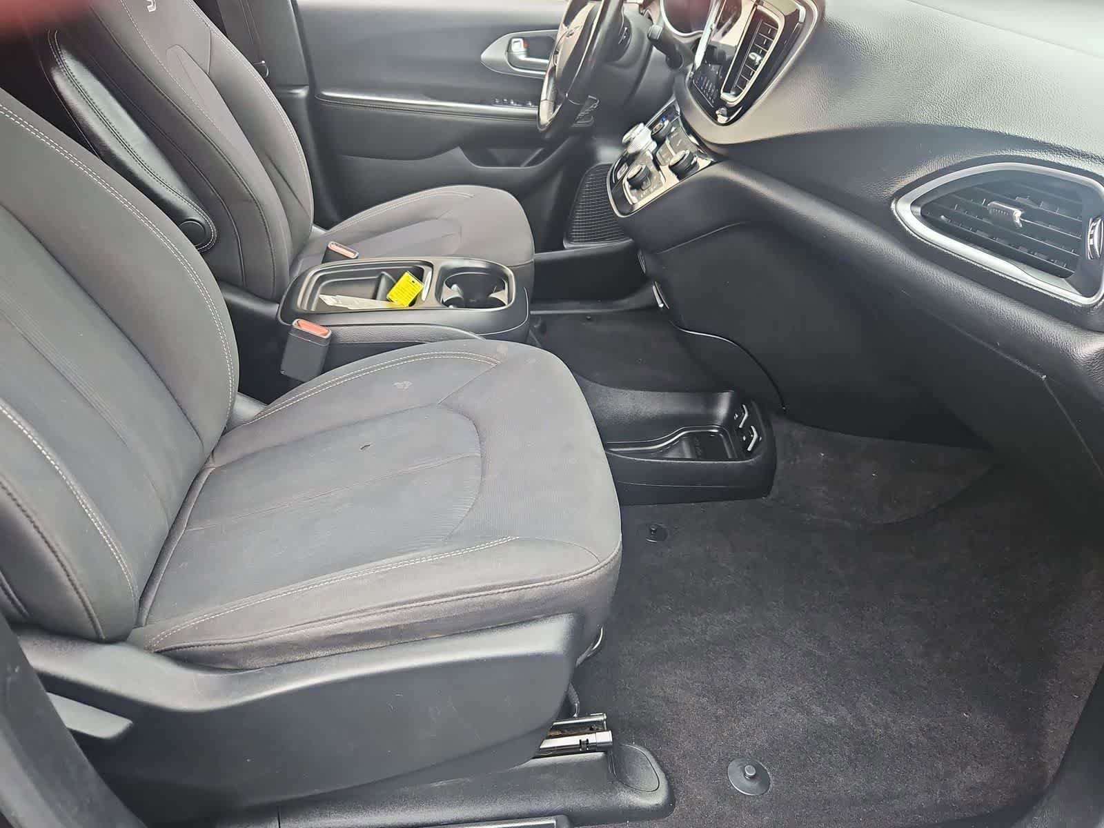 Used 2018 Chrysler Pacifica Touring Plus w/ S Appearance Package FWD image 21
