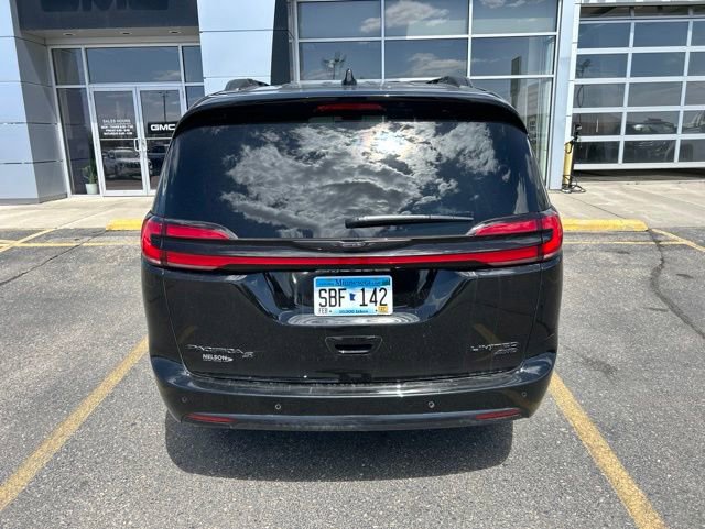 Used 2025 Chrysler Pacifica Limited w/ Uconnect Theater Family Group AWD/4WD image 7