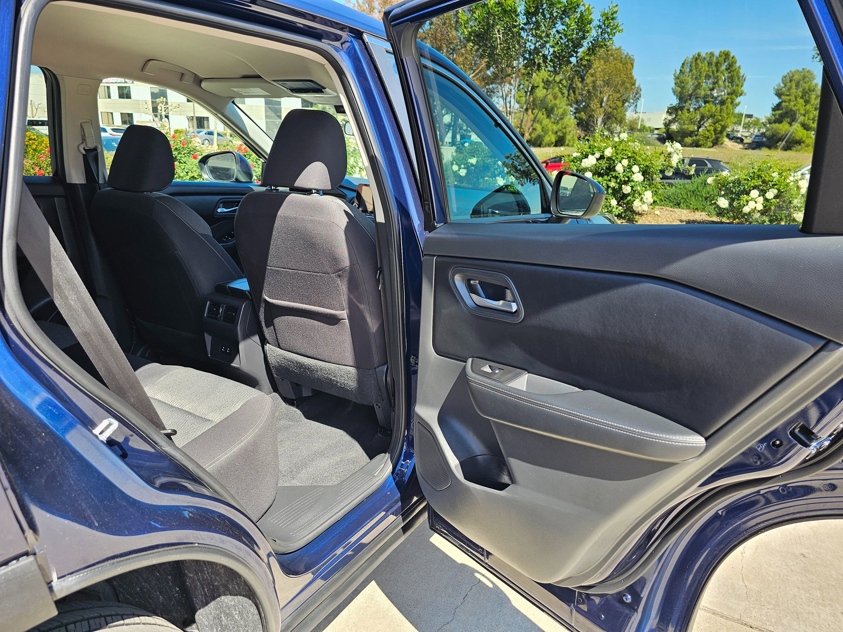 Used 2024 Nissan Rogue SV FWD image 26