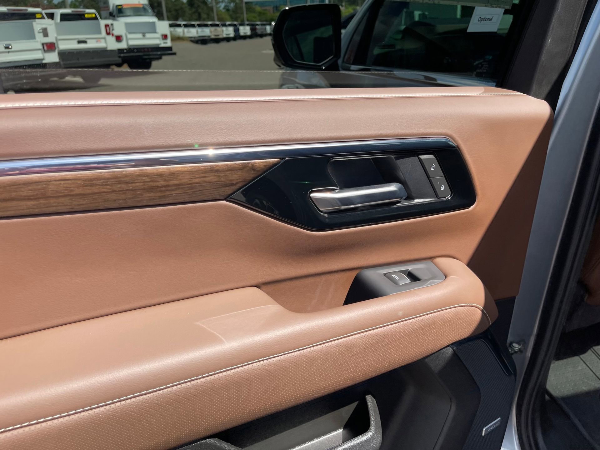 Used 2025 Chevrolet Tahoe High Country image 21