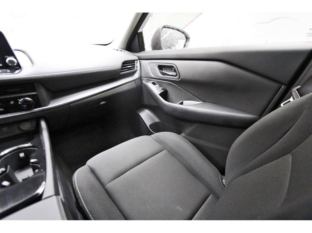 Used 2025 Nissan Rogue S FWD image 8