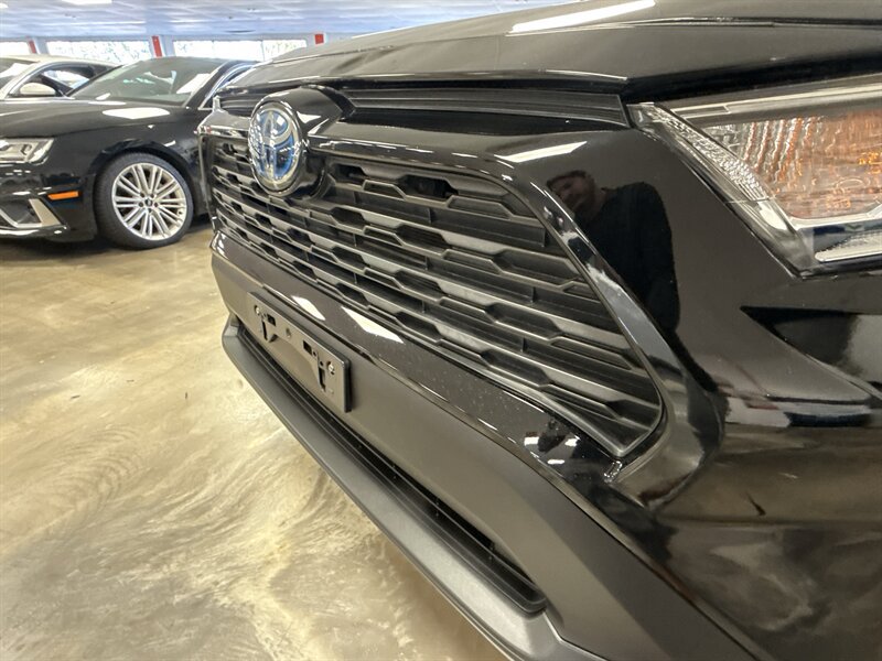 Used 2020 Toyota RAV4 XLE AWD/4WD image 11