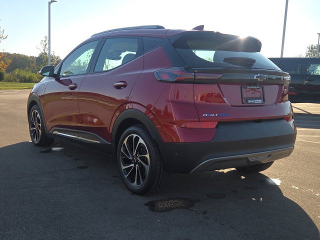Used 2023 Chevrolet Bolt EUV Premier w/ Sun & Sound Package FWD image 11