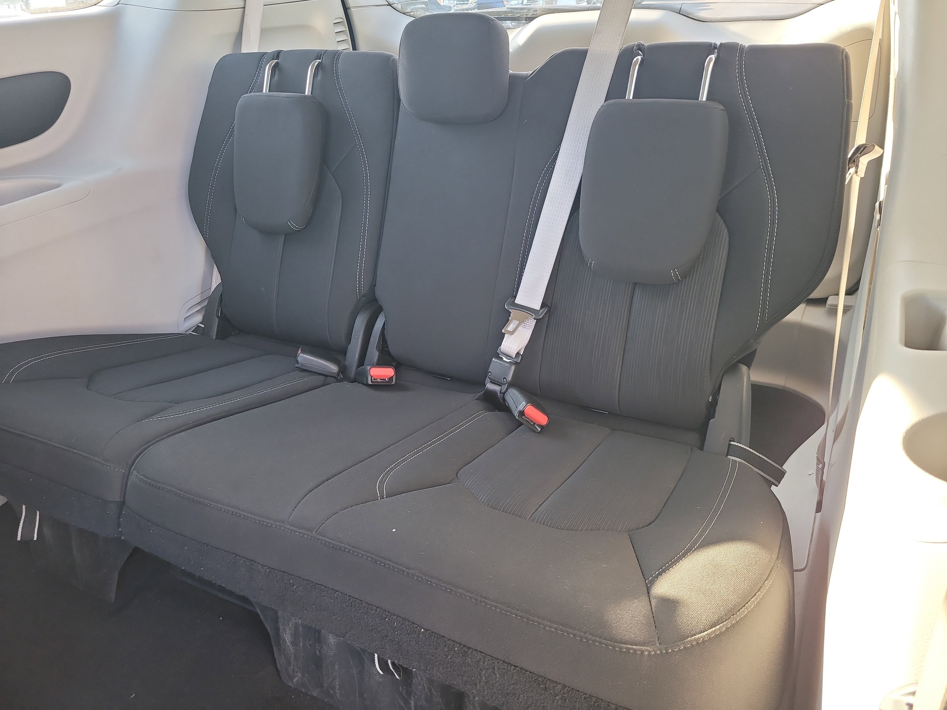 Used 2023 Chrysler Voyager LX FWD image 11
