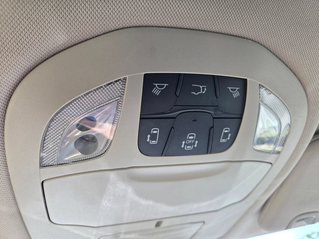 Used 2023 Chrysler Pacifica Touring-L FWD image 31