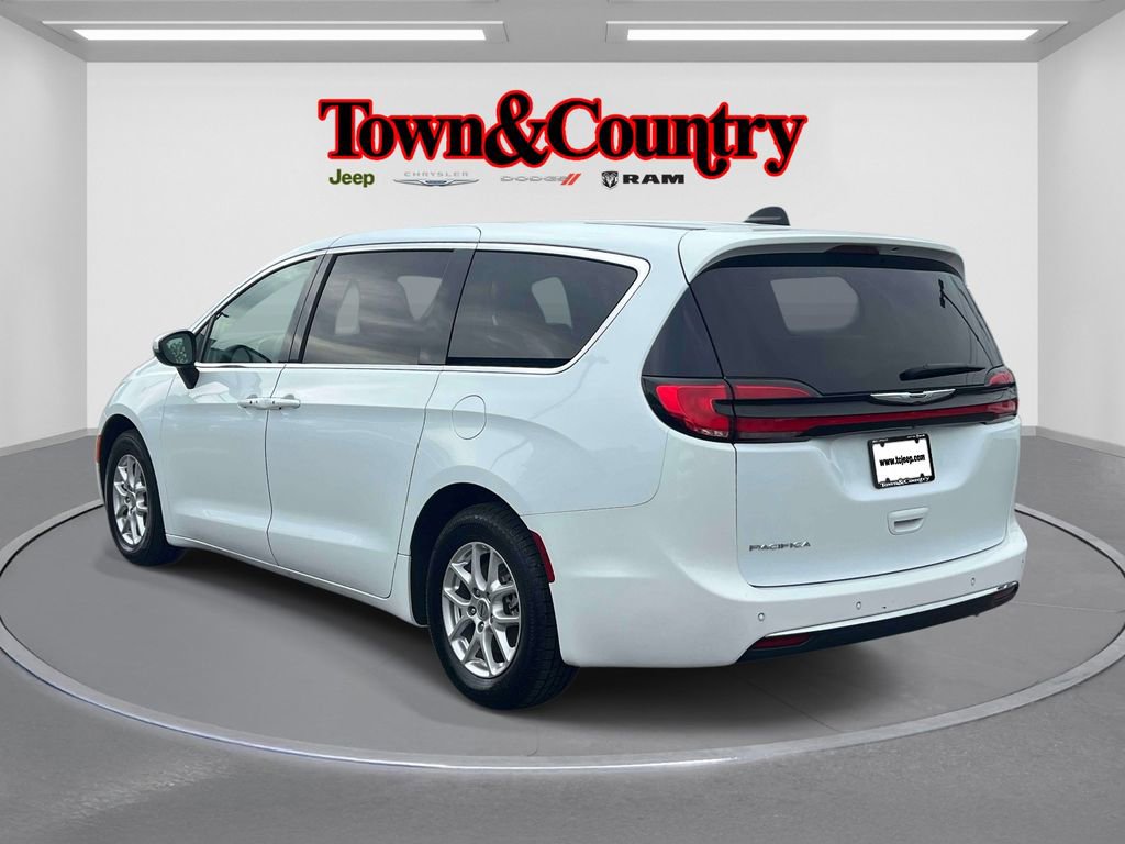 Certified 2023 Chrysler Pacifica Touring-L FWD image 7