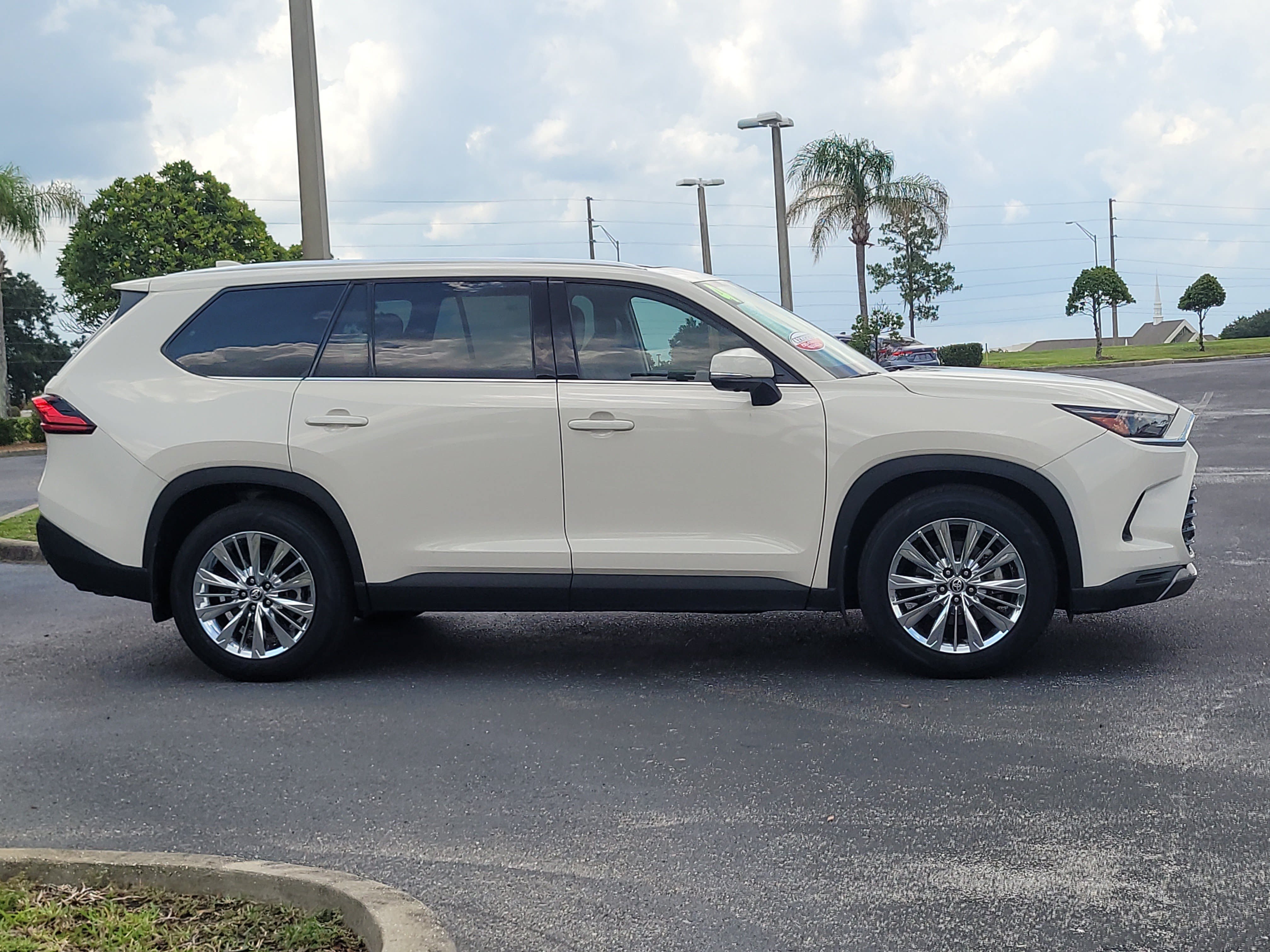 Certified 2024 Toyota Grand Highlander AWD image 8