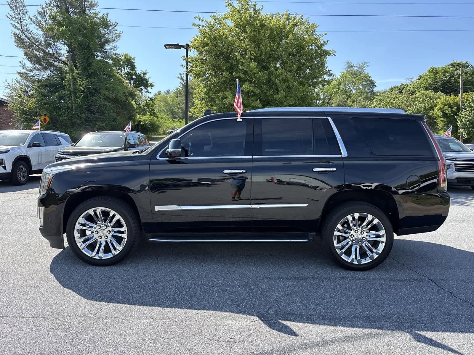 Used 2020 Cadillac Escalade Luxury w/ LPO, Radiant Package AWD/4WD image 9