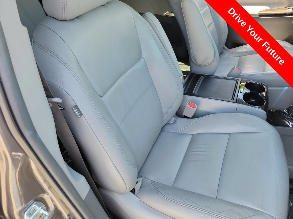 Used 2017 Toyota Sienna XLE w/ XLE Navigation Package FWD image 23
