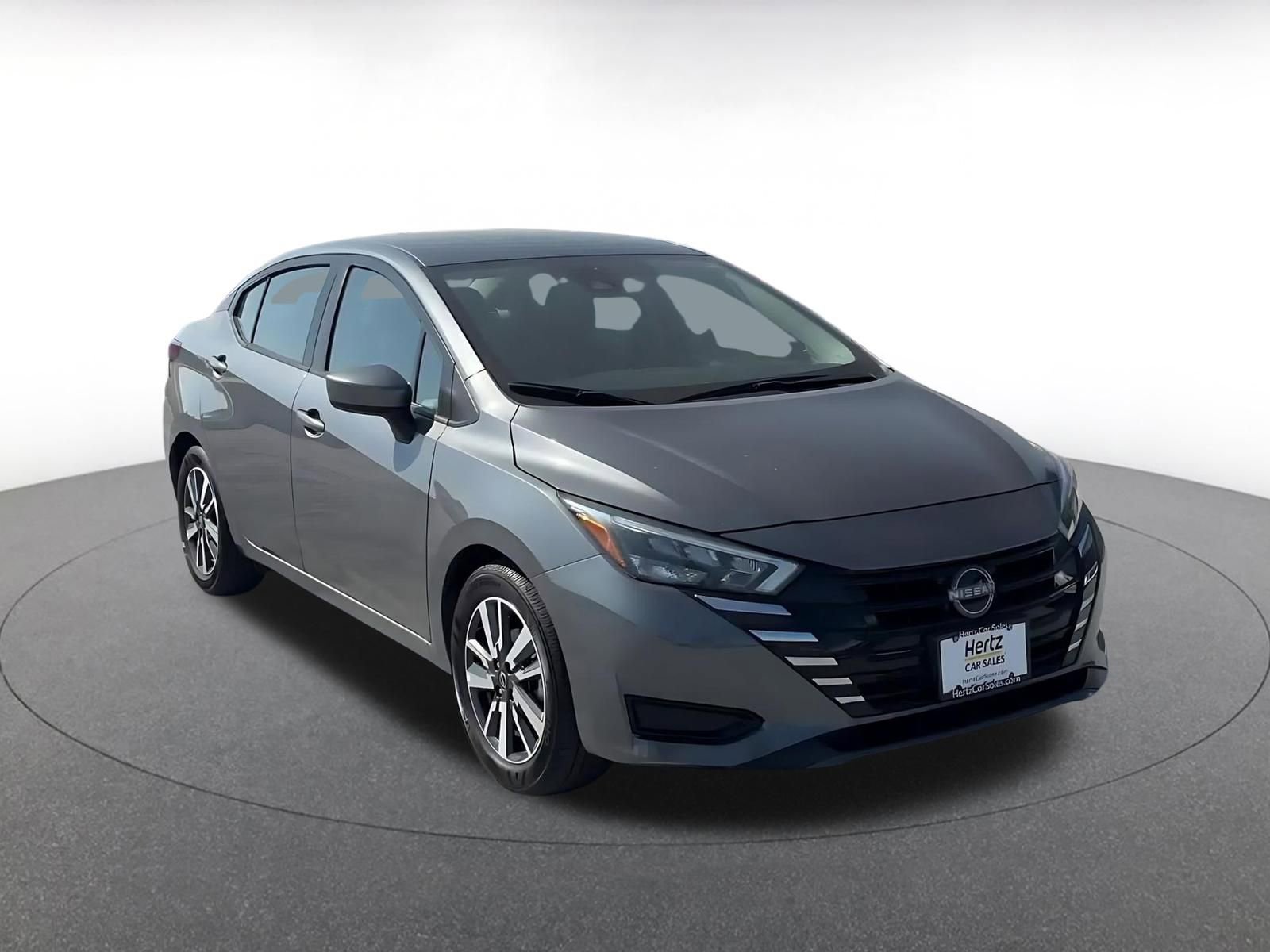 Used 2025 Nissan Versa SV image 3