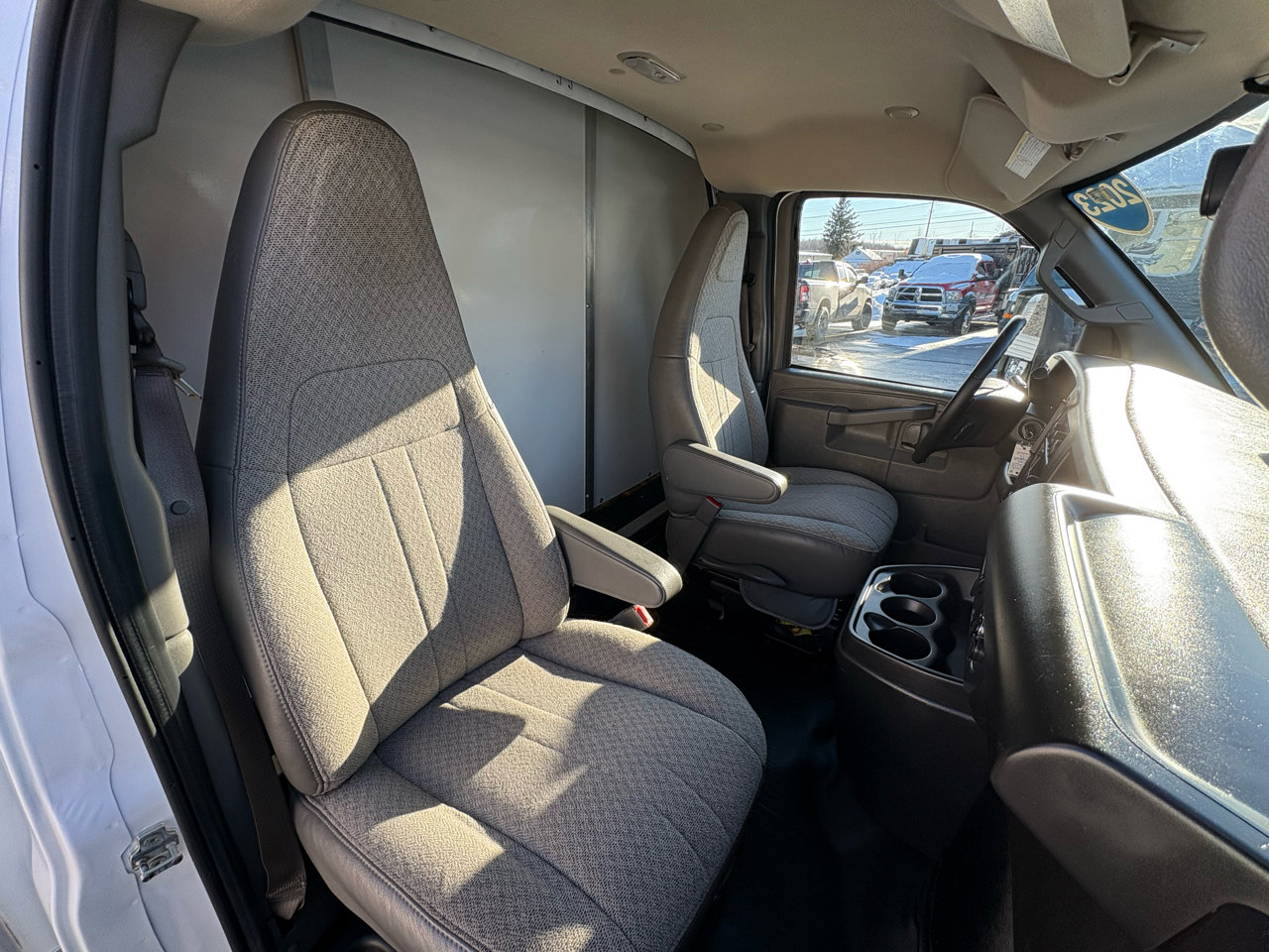 Used 2023 GMC Savana 3500 Extended w/ Power Convenience Package image 16