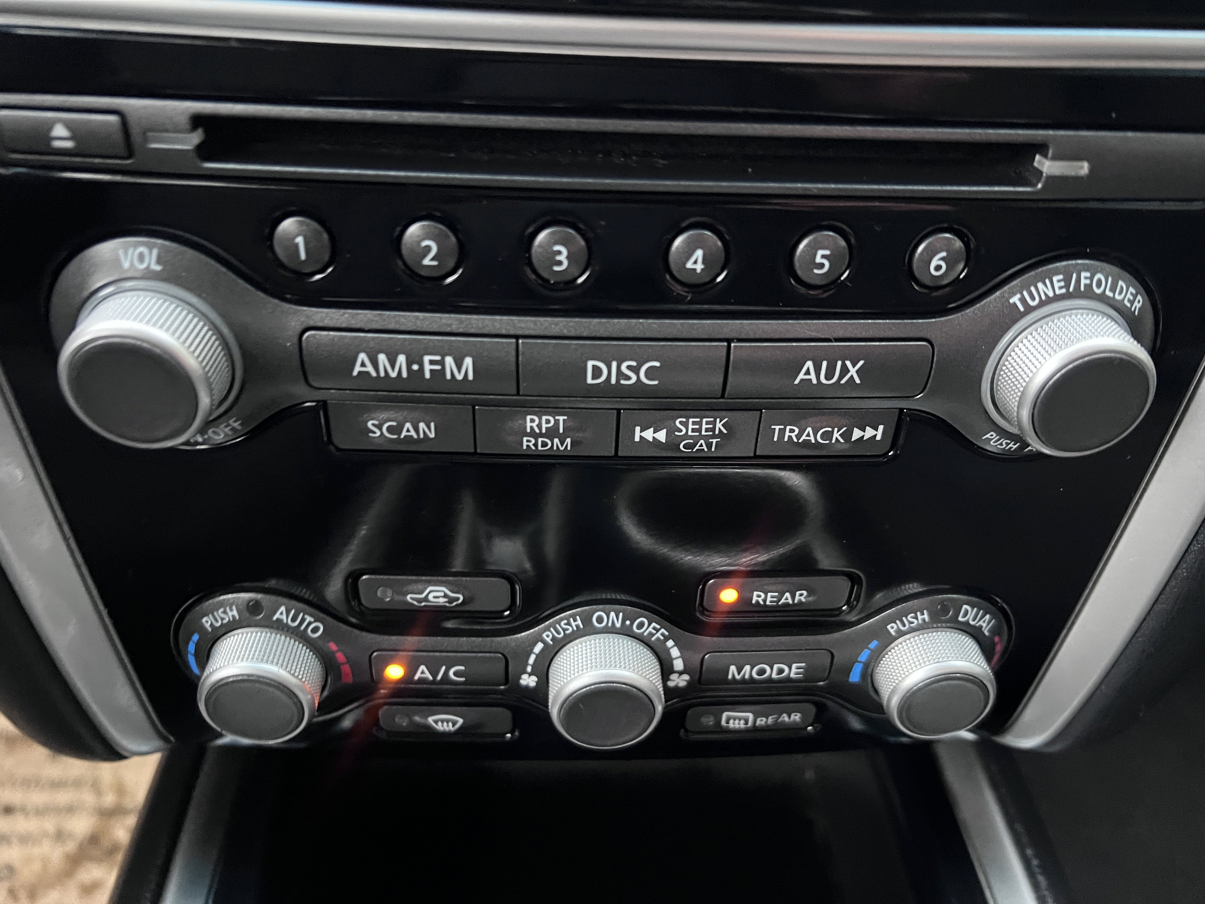 Used 2015 Nissan Pathfinder SV image 35