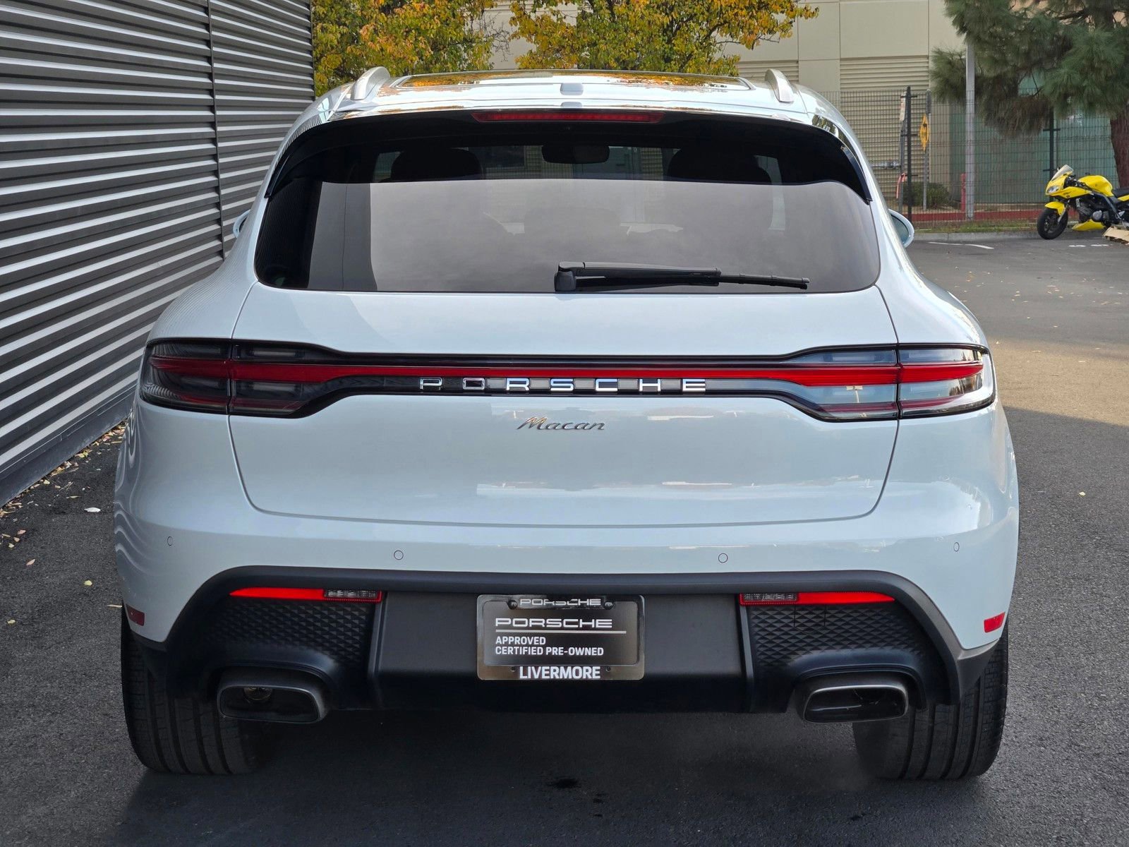 Used 2025 Porsche Macan AWD/4WD image 6
