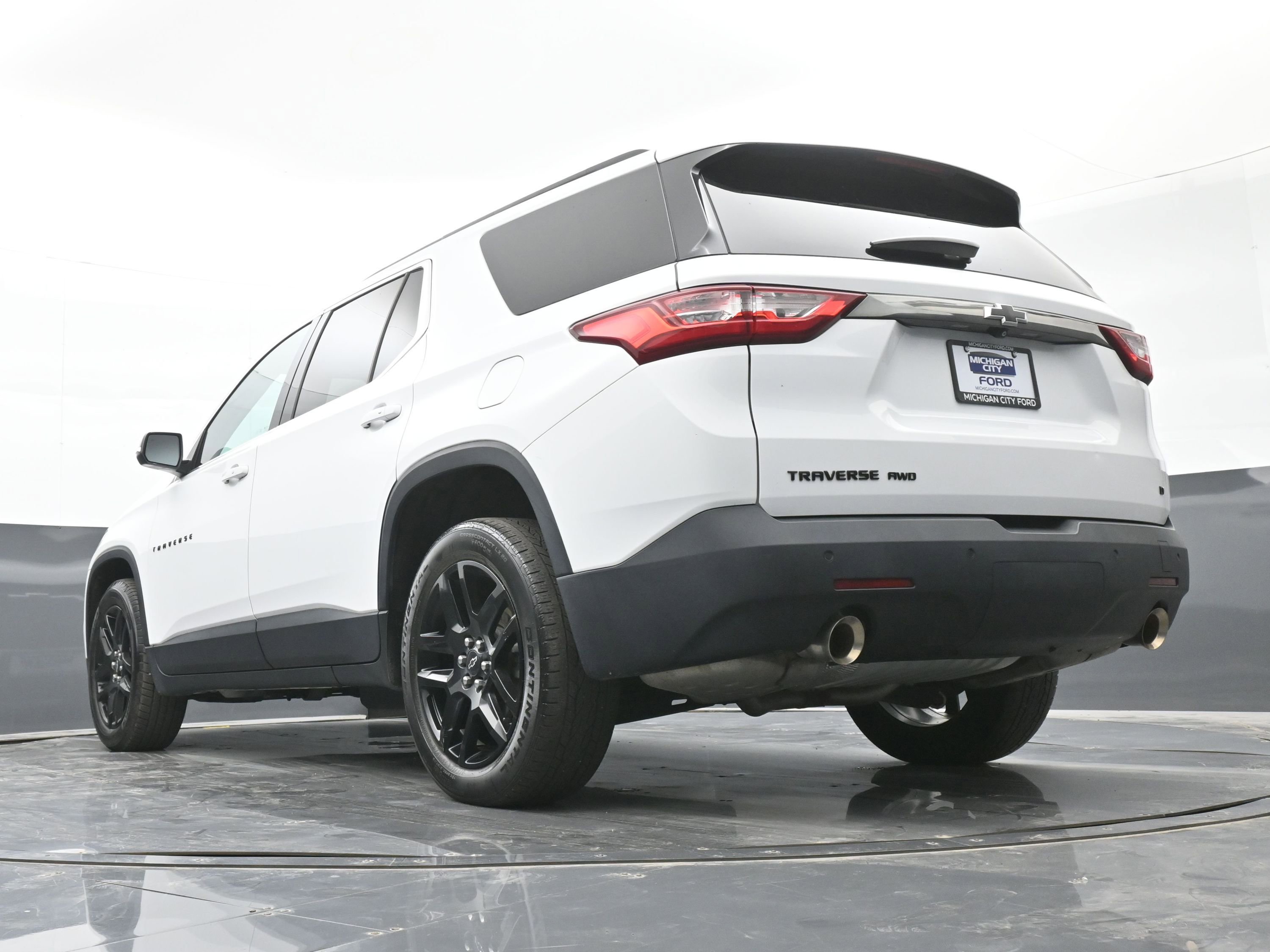 Used 2021 Chevrolet Traverse LT w/ LPO, Blackout Package image 39