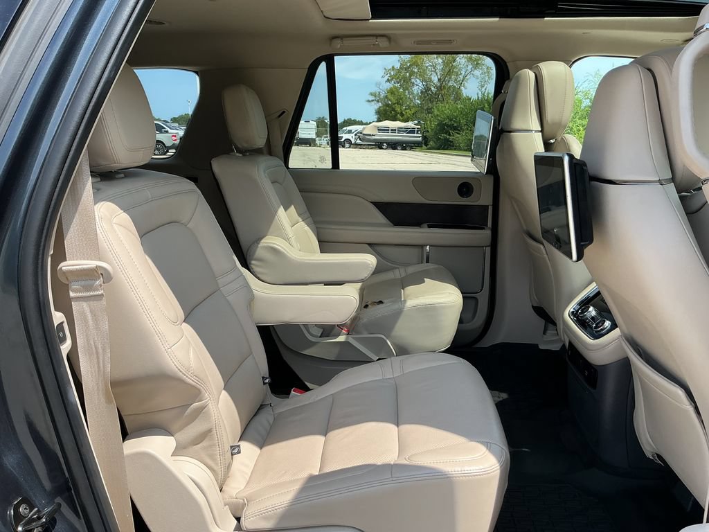 Used 2021 Lincoln Navigator L Reserve AWD/4WD image 21