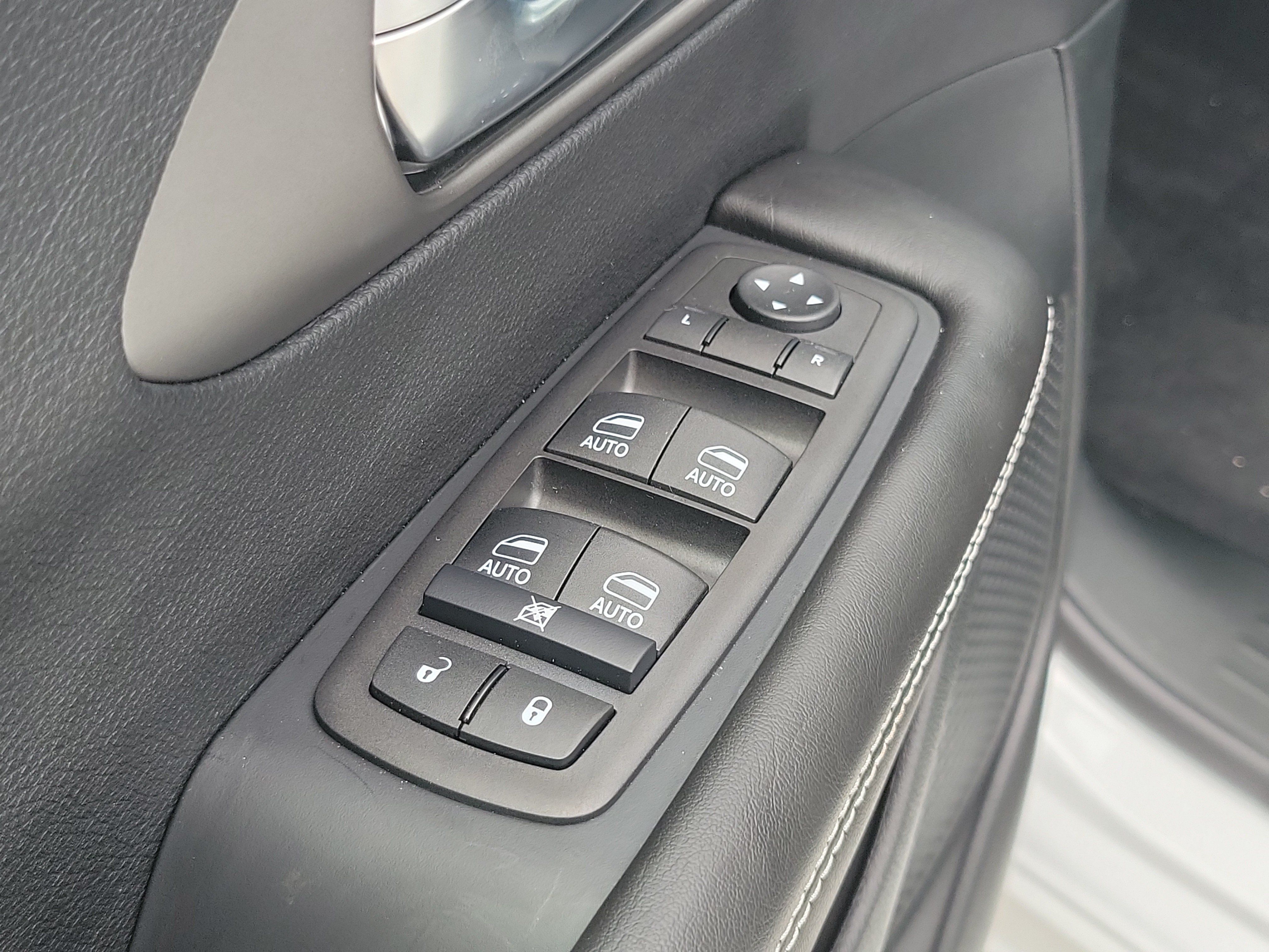 New 2027 Chrysler Pacifica Select FWD image 12