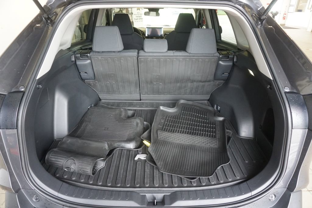 Used 2023 Toyota RAV4 LE AWD/4WD image 14