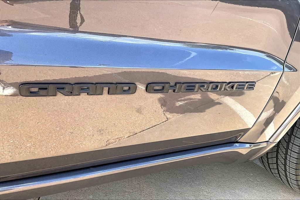 Used 2018 Jeep Grand Cherokee Altitude RWD image 31