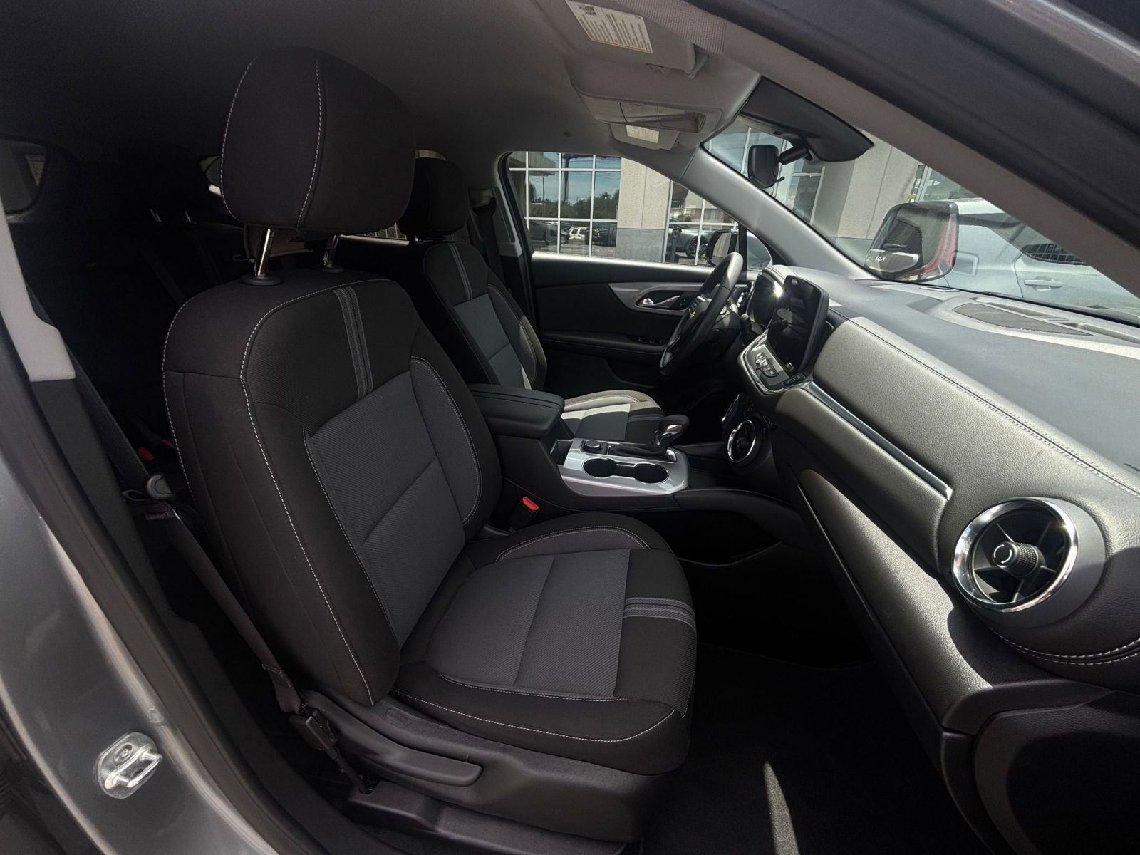 Used 2025 Chevrolet Blazer LT FWD image 38