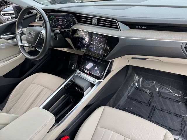 Used 2024 Audi Q8 e-tron Premium Plus w/ Premium Plus Package AWD/4WD image 22