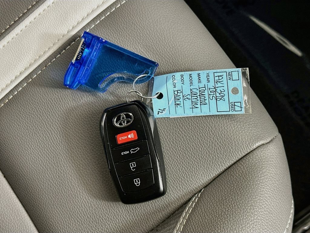 Used 2025 Toyota Camry SE FWD image 36
