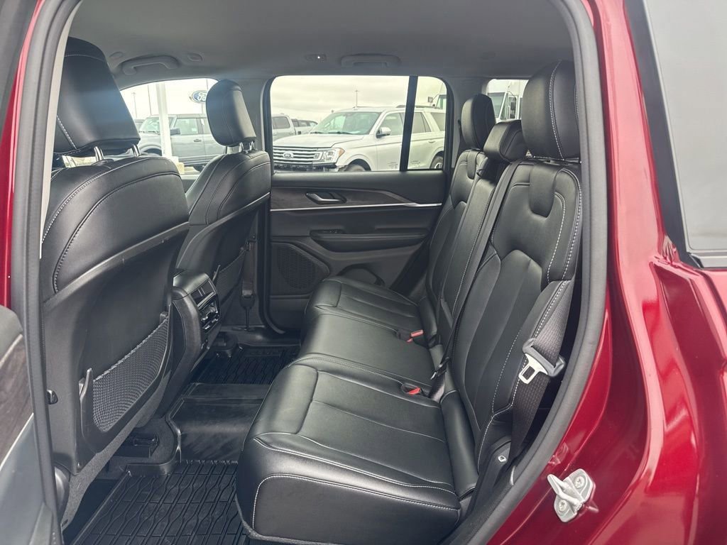 Used 2023 Jeep Grand Cherokee Limited w/ Black Appearance Package image 27