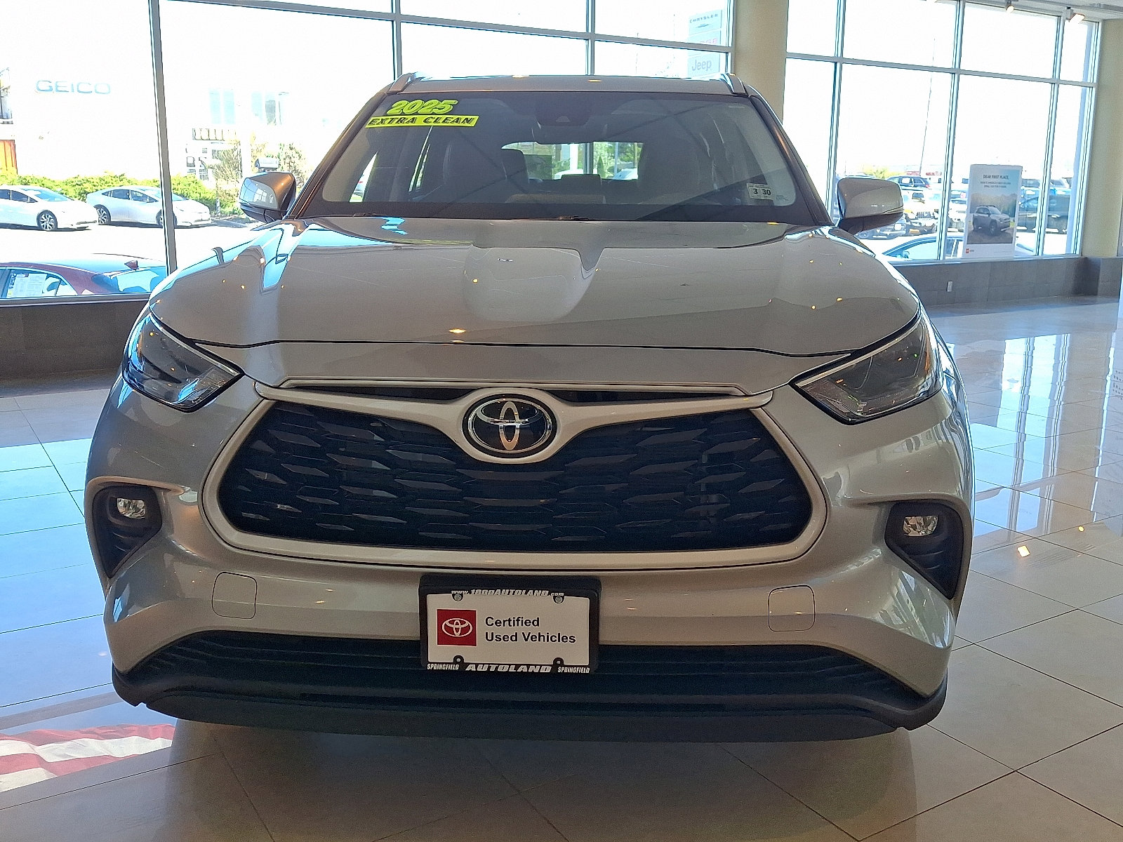 Certified 2025 Toyota Highlander XLE image 2