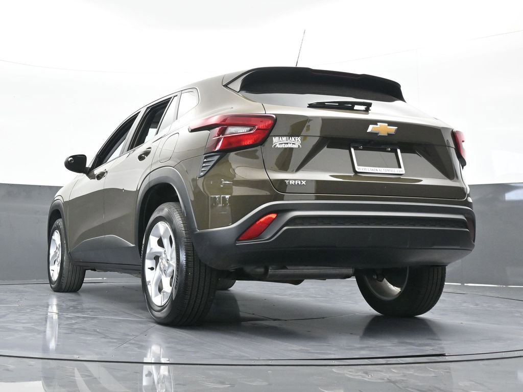 Used 2024 Chevrolet Trax LS w/ LS Convenience Package image 53