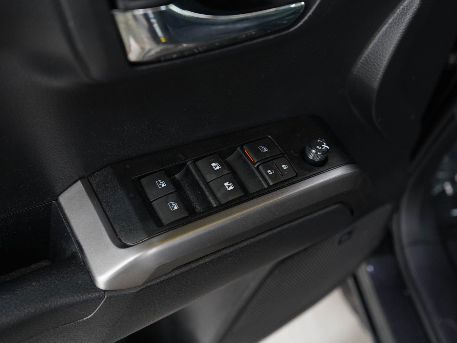Used 2022 Toyota Tacoma Limited AWD/4WD image 19