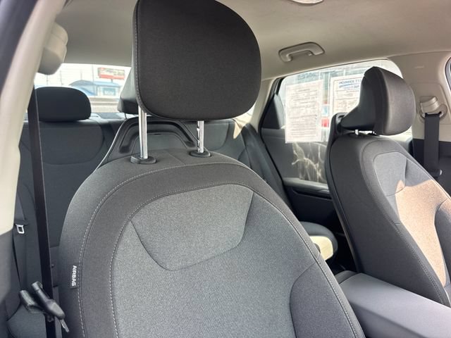 Used 2025 Kia K4 FWD image 27