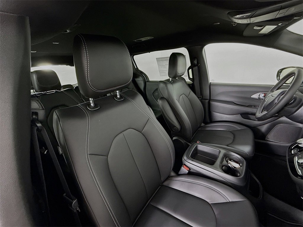 New 2026 Chrysler Pacifica Select image 29
