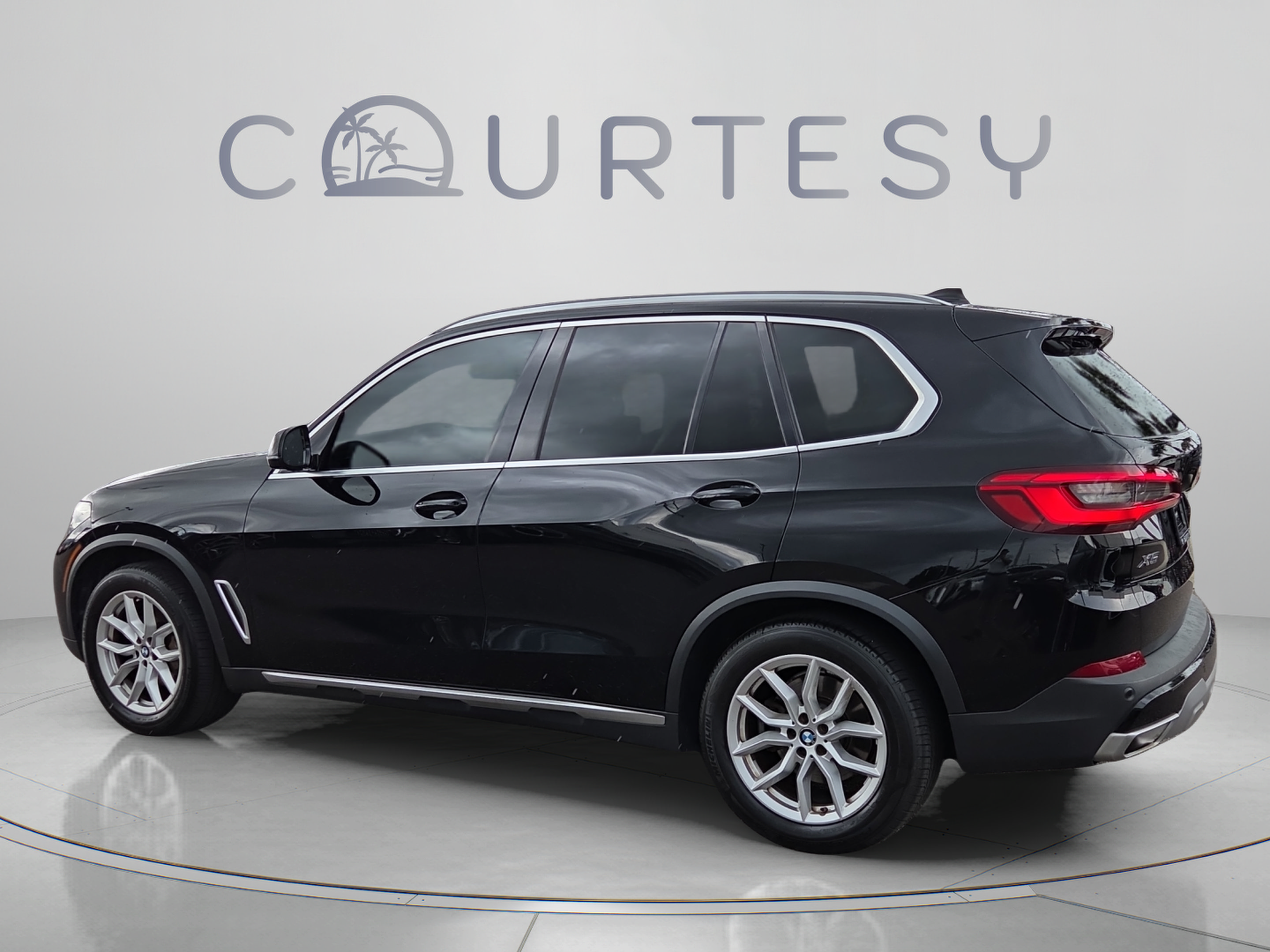 Used 2019 BMW X5 xDrive40i w/ Convenience Package AWD/4WD image 3