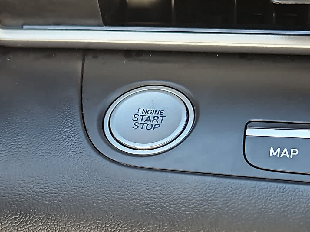 Used 2025 Hyundai Elantra Limited FWD image 23