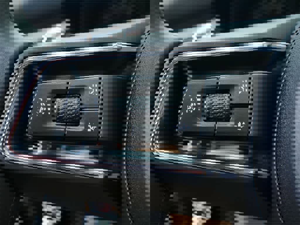 Used 2025 Porsche Macan image 20