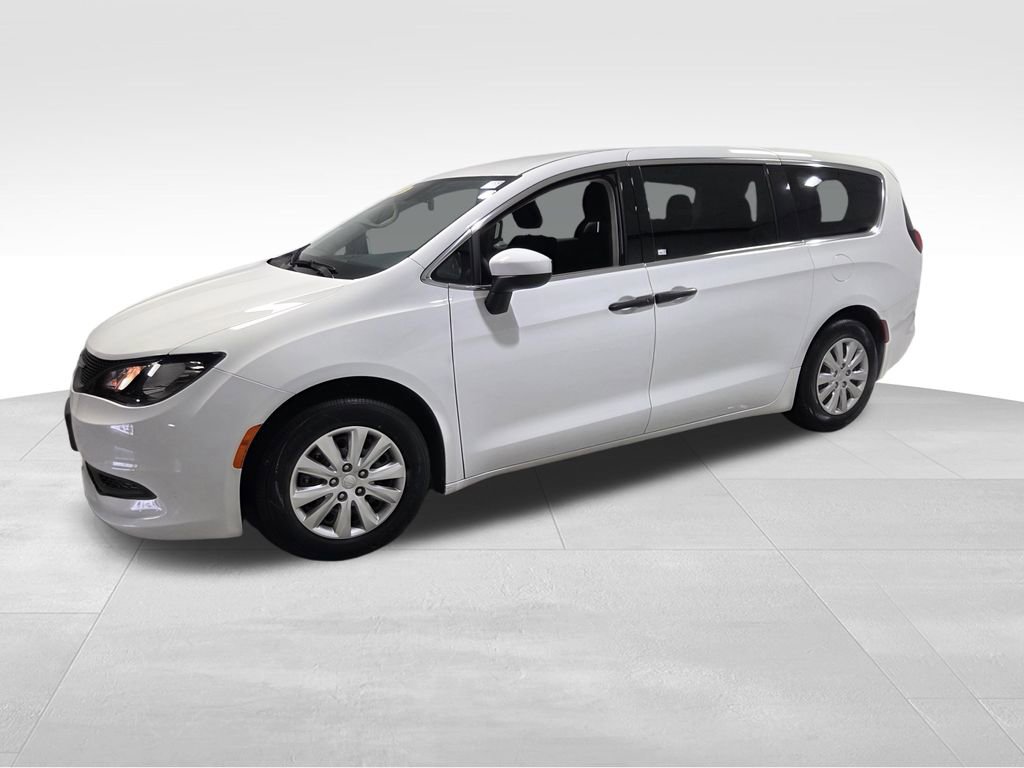 Certified 2021 Chrysler Voyager L image 20