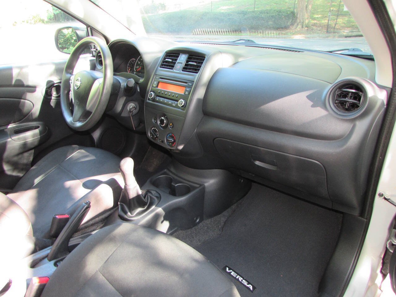 Used 2015 Nissan Versa S FWD image 28