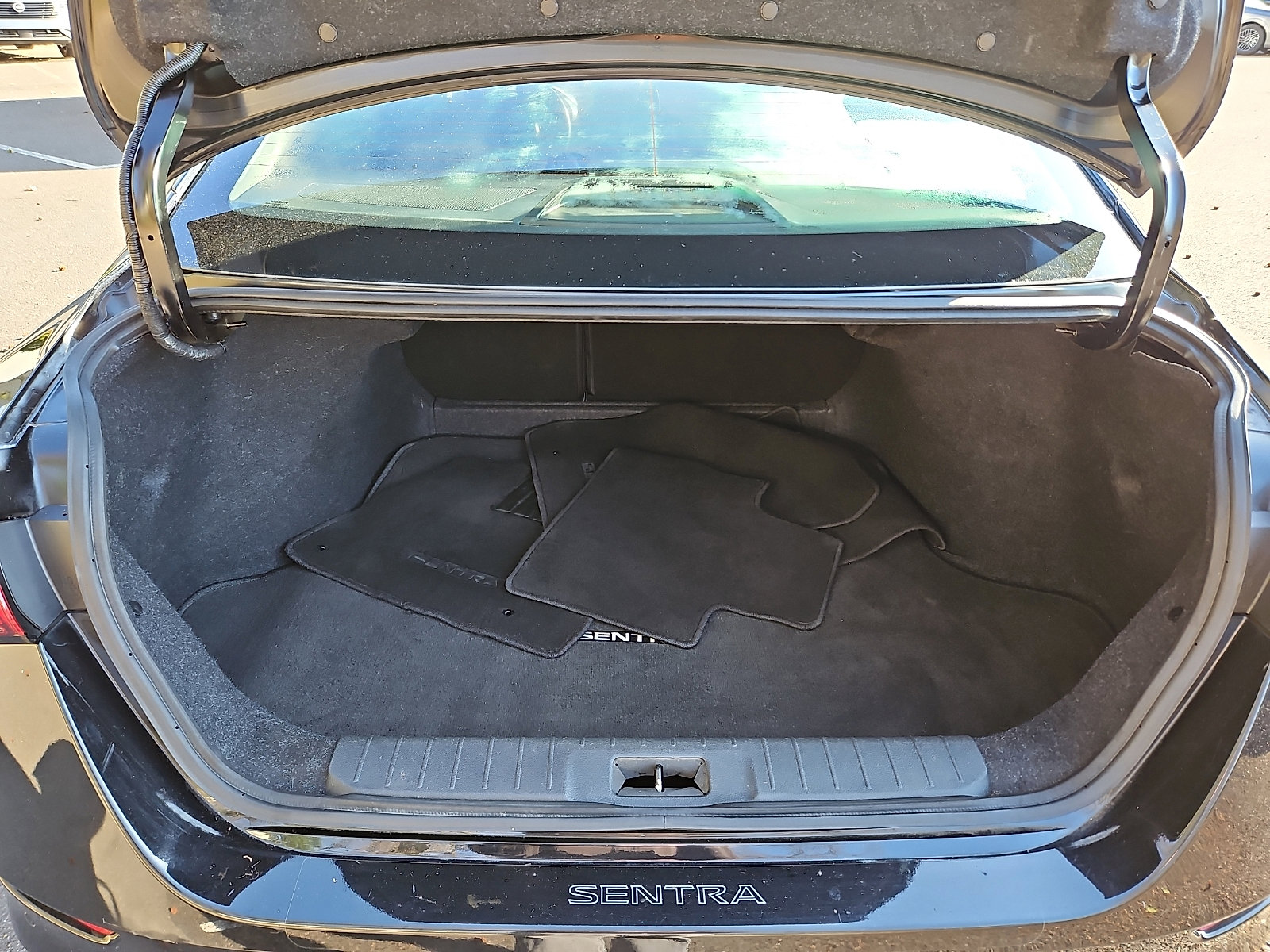 Certified 2020 Nissan Sentra SR image 28