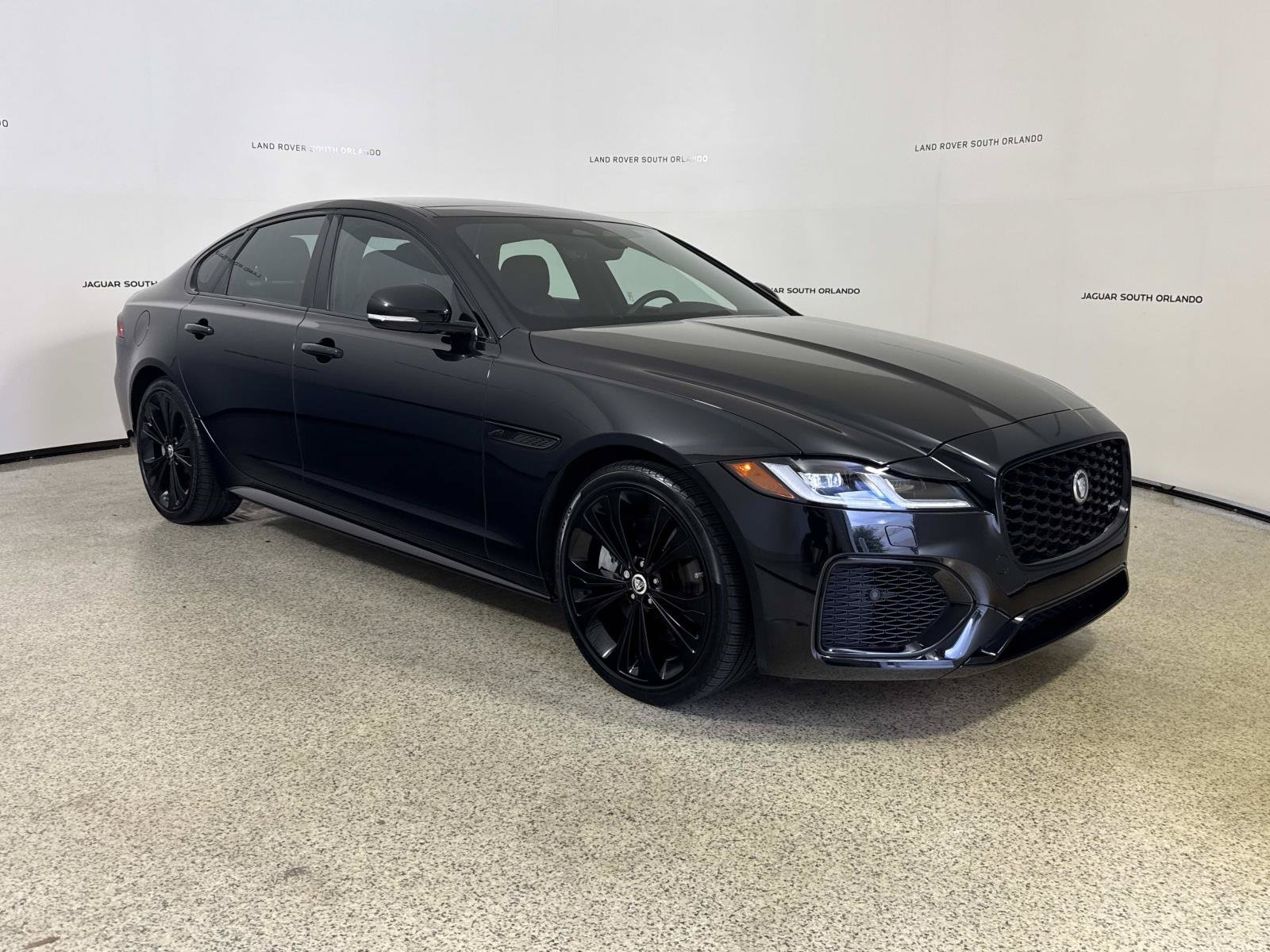 Certified 2024 Jaguar XF R-Dynamic SE AWD/4WD image 7