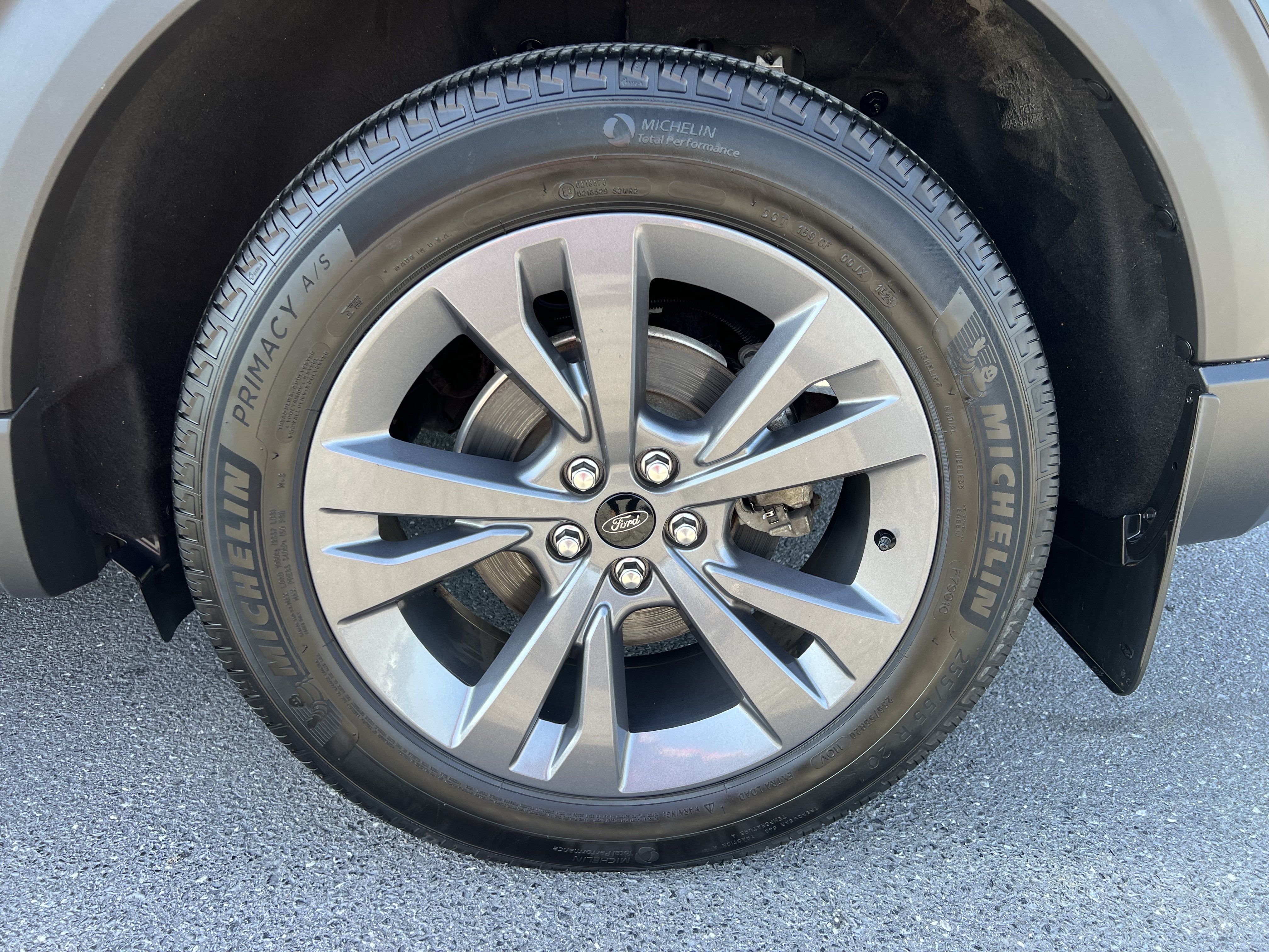 Used 2023 Ford Explorer XLT w/ Equipment Group 202A AWD/4WD image 10