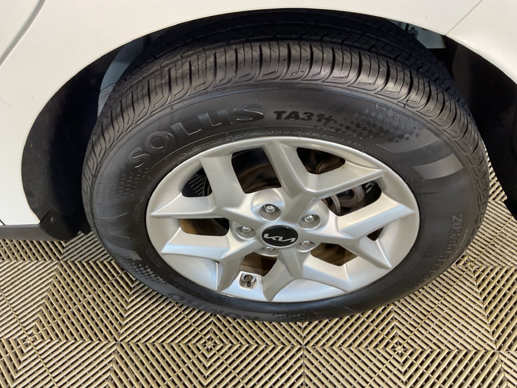 Used 2023 Kia Soul LX w/ Option Group 015 FWD image 6