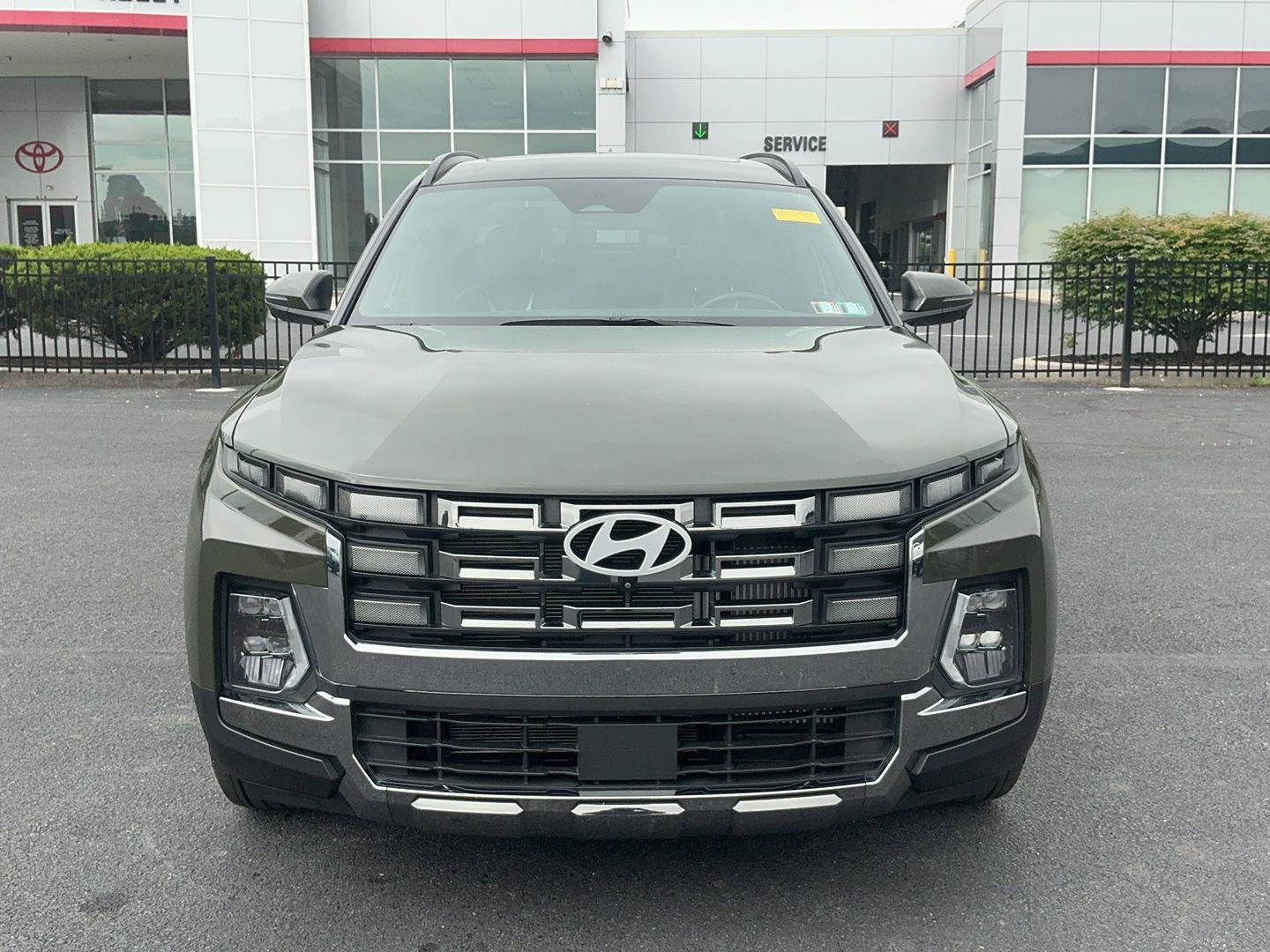 Certified 2025 Hyundai Santa Cruz Limited AWD/4WD image 2