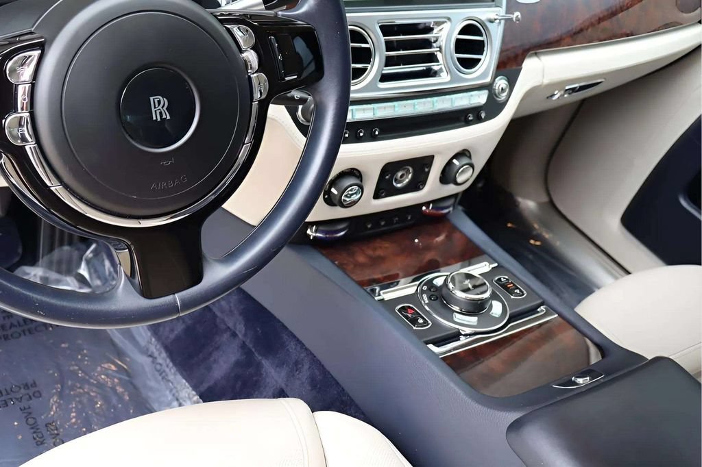Used 2016 Rolls-Royce Ghost RWD image 8
