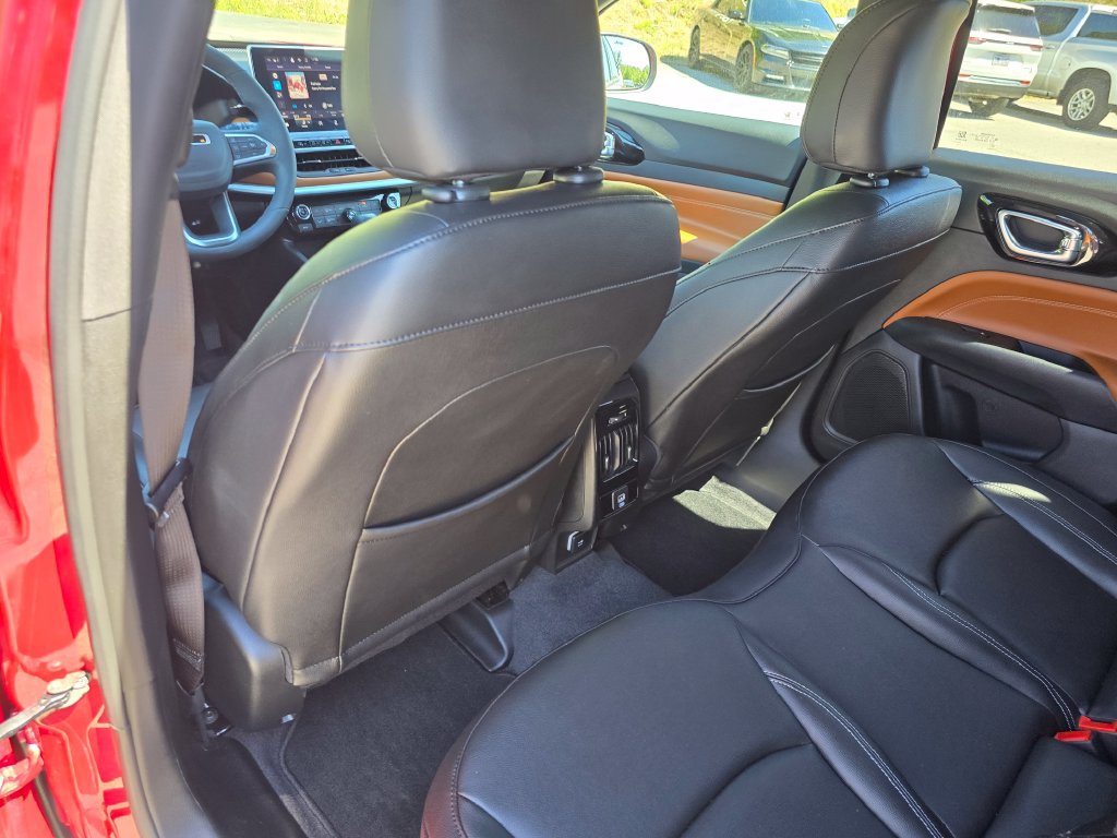 Used 2025 Jeep Compass Limited AWD/4WD image 25
