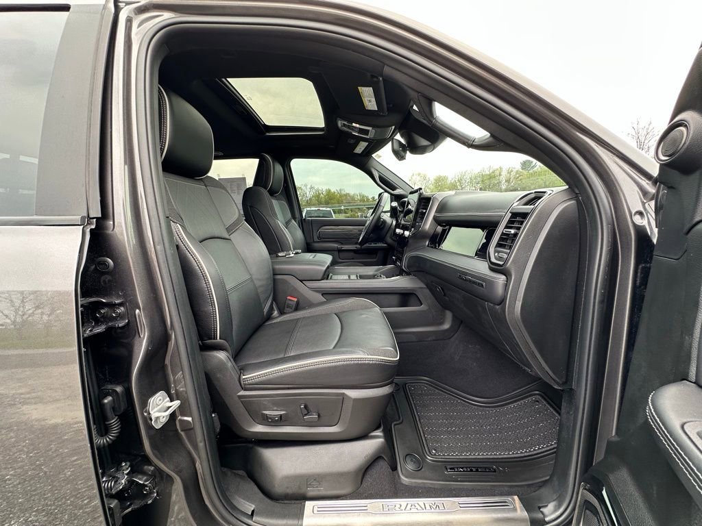 Used 2025 RAM 2500 Limited AWD/4WD image 22