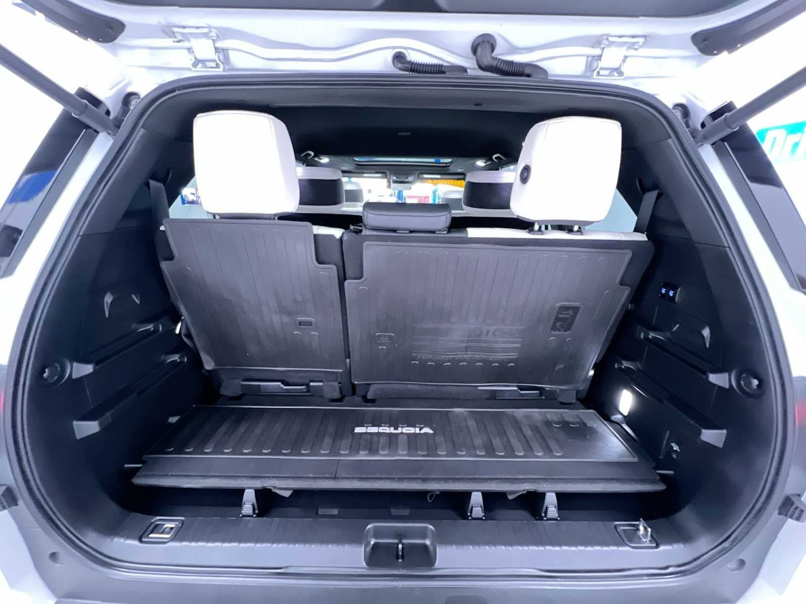 Used 2023 Toyota Sequoia Capstone AWD/4WD image 43