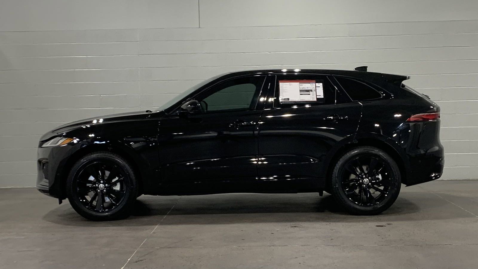 Used 2025 Jaguar F-PACE R-Dynamic S image 7