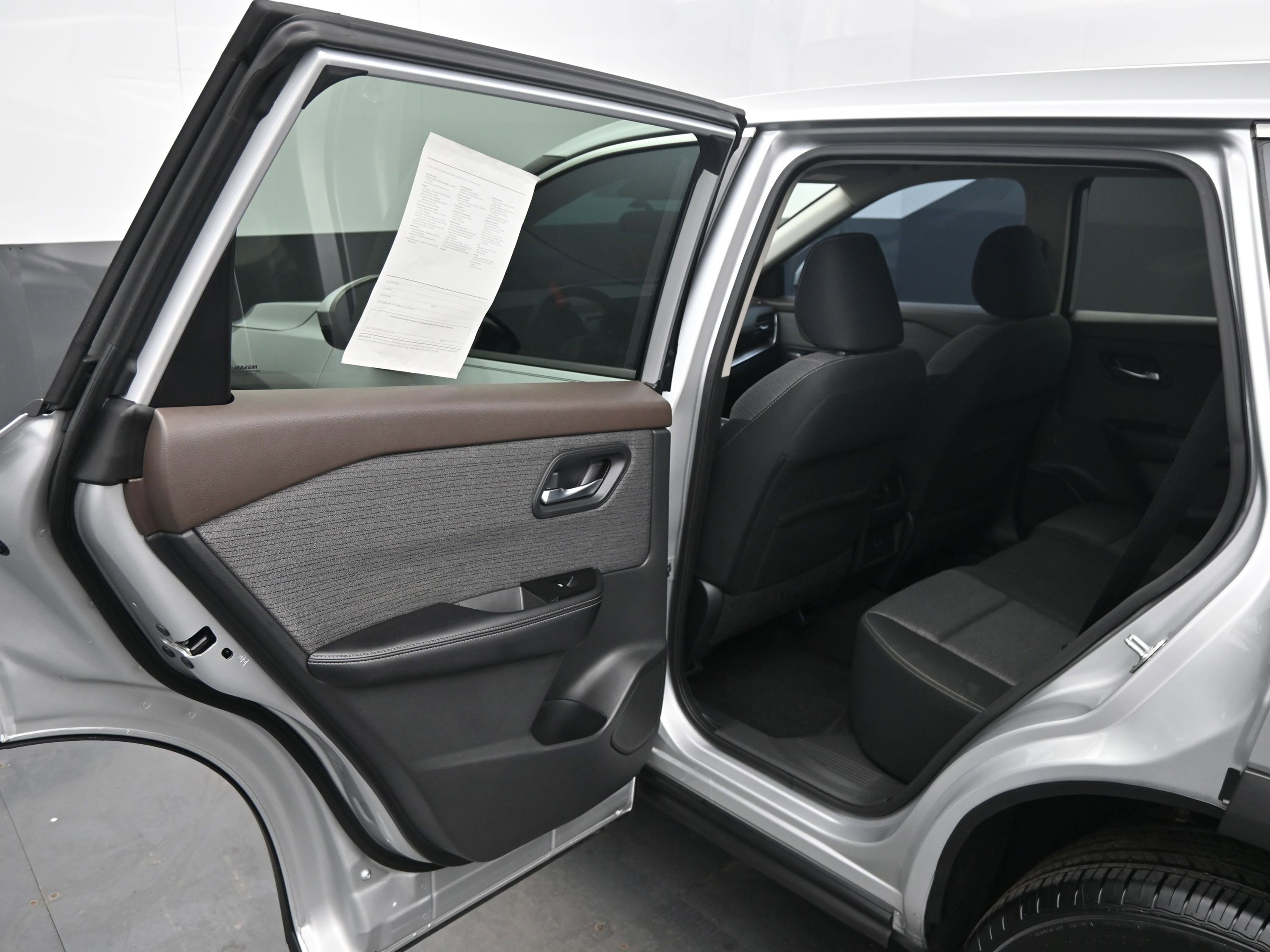 Used 2022 Nissan Rogue SV image 14