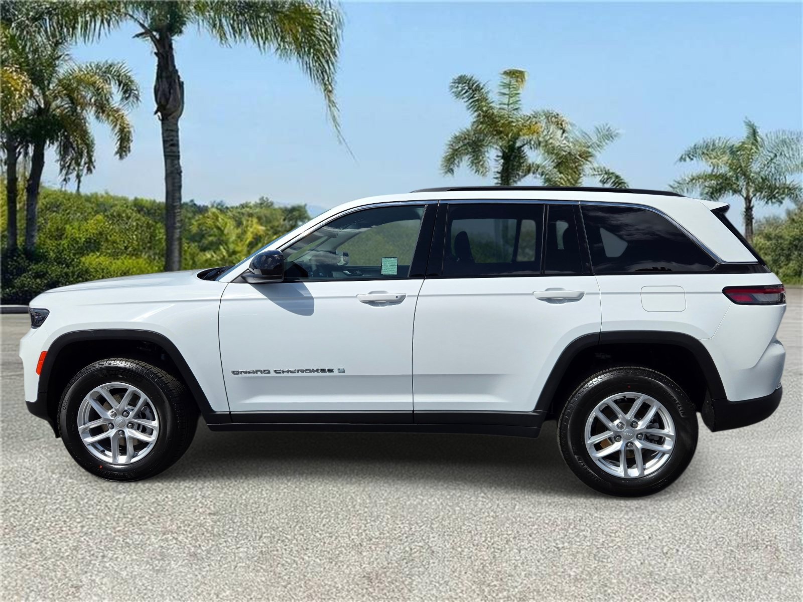 New 2026 Jeep Grand Cherokee Laredo X RWD image 2